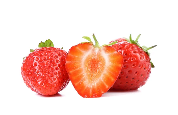 Hermosas fresas aisladas en blanco —  Fotos de Stock