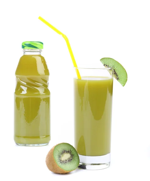 Naturlig kiwijuice i glass og flaske . – stockfoto