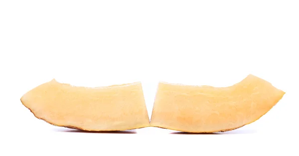 Fatias de melão cortadas ao meio em um fundo branco — Fotografia de Stock