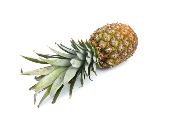 Hele verse ananas. — Stockfoto