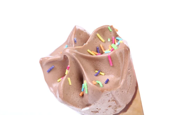 Конус шоколадного мороженого. Спринтеры . — стоковое фото