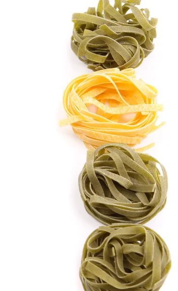 Tagliatelles paglia e fieno tipycal pâtes italiennes. — Photo