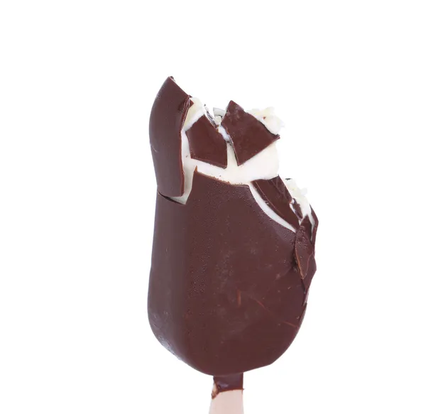 Gebissenes Schokoladen-Vanille-Eis. — Stockfoto
