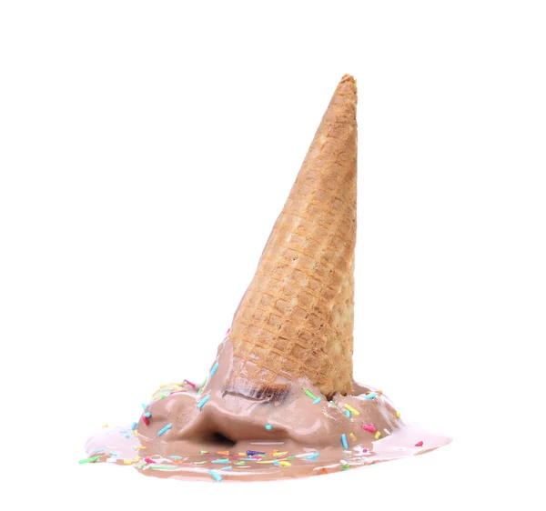 Chocolate cone de sorvete caído — Fotografia de Stock