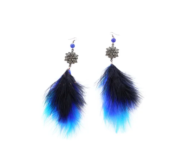 Paire de boucles d'oreilles de plumes bleues . — Photo