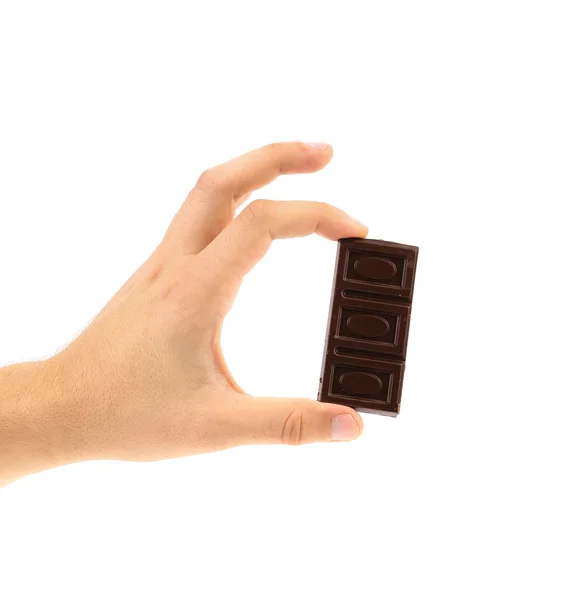 Hand håller mörk chokladkaka. — Stockfoto