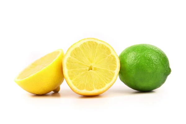 Tranches de citron vert et citron. — Photo