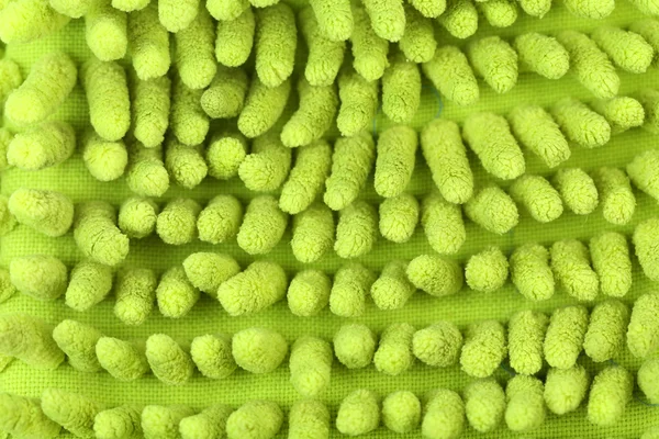 Fechar a luva de esponja de banho mão . — Fotografia de Stock