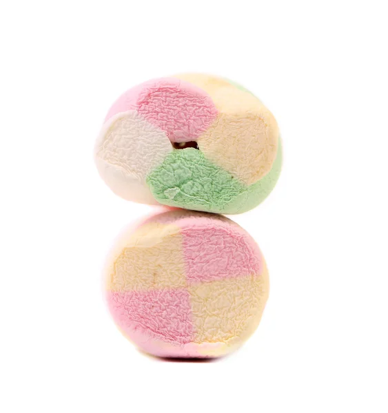 Zwei verschiedene bunte Marshmallow. Nahaufnahme. — Stockfoto