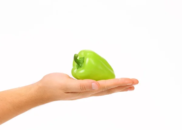 Рука держит зеленый перец . — стоковое фото