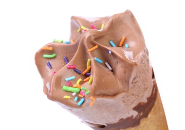 Çikolatalı dondurma külahı. Sprinkles.