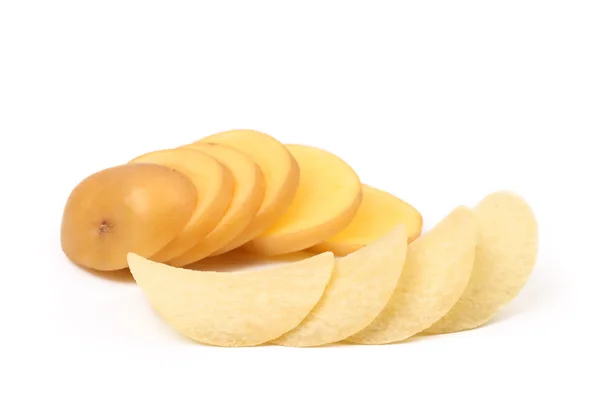 Segmenten van aardappelen en chips. — Stockfoto