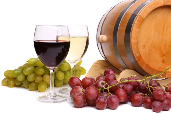 Grape on the barrel, glasses of wine — Stock Photo, Image