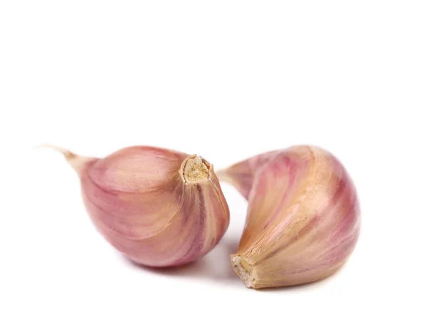 Red garlic cloves isolated on white — Stock Photo, Image