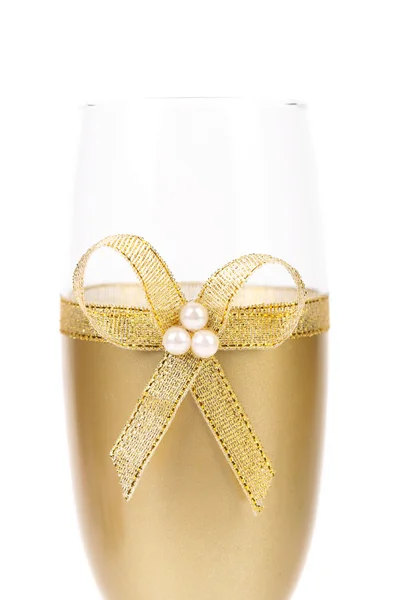 Dekorierte Hochzeit goldenes Glas mit Schleife. — Stockfoto