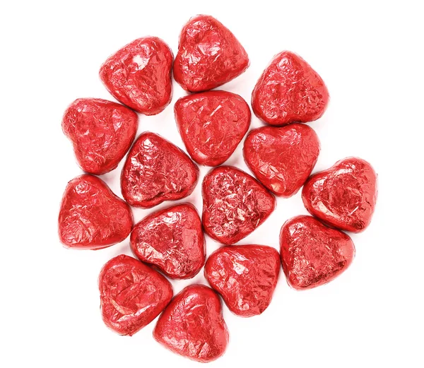 Corações de chocolate vermelho doces em branco — Fotografia de Stock