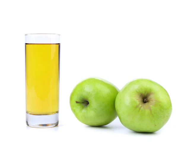 Зеленые яблоки и сок на белом — стоковое фото