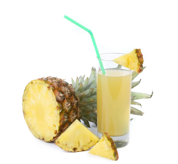 Succo d'ananas isolato su bianco — Foto Stock