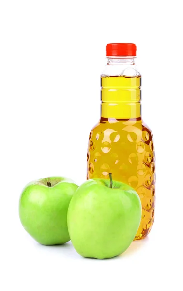 Äppeljuice i plastflaska och två äpplen — Stockfoto