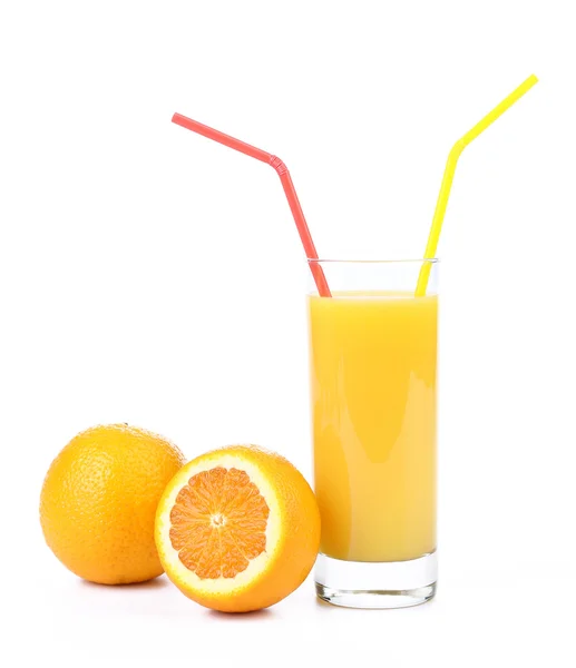 Orange und ein Glas Saft — Stockfoto