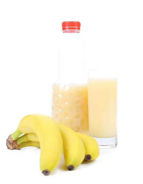 Un vaso y una botella de jugo. Plátanos . —  Fotos de Stock