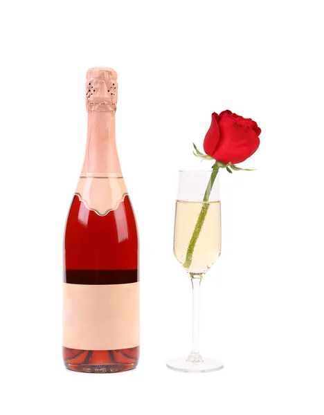 Bottiglia di champagne e bicchiere con rosa . — Foto Stock