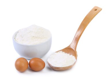 İki kaşık ve bir kase un, yumurta