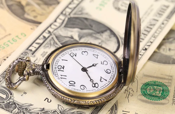 Reloj vintage y dólares —  Fotos de Stock