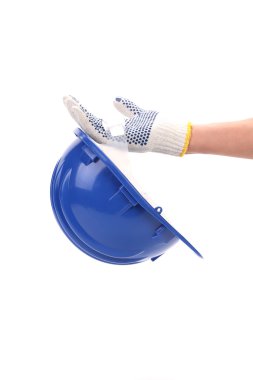 elini tutan mavi zor şapka.