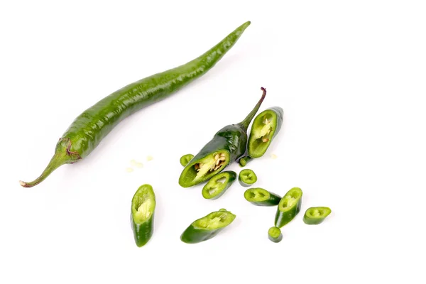 Groene Chili peper en segmenten. — Stockfoto