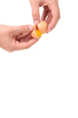 Yumurta kırma eller.