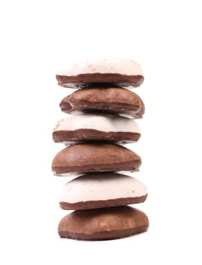 Kalp şekli çikolata meringues yığını.