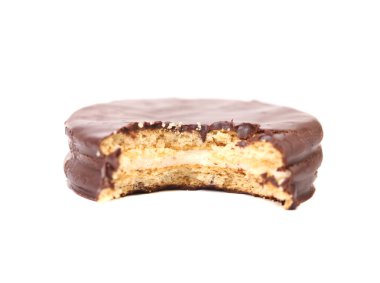 Bisküvi sandviçle ısırıldı: çikolata.