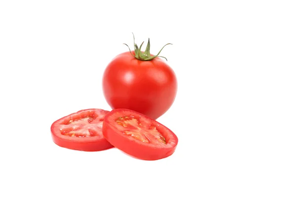 Frische Tomaten und Scheiben. — Stockfoto