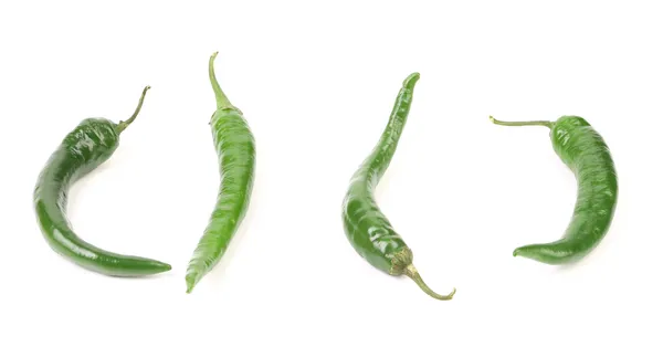Четыре зеленых перца чили — стоковое фото