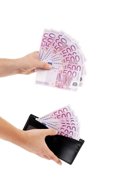 Quinhentas notas de euro na mão e na bolsa . — Fotografia de Stock