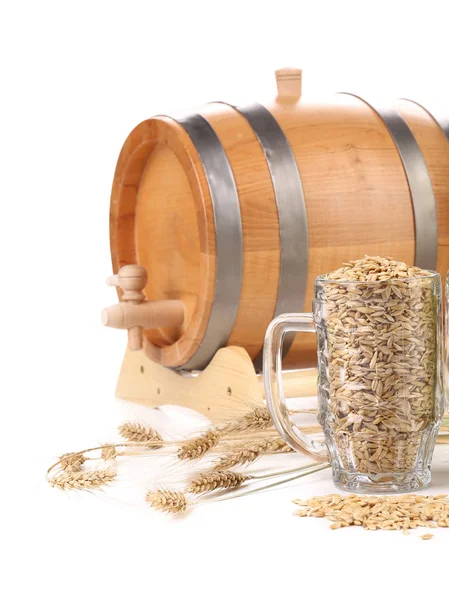 Barrel and a mug with barley. — Stock Photo, Image
