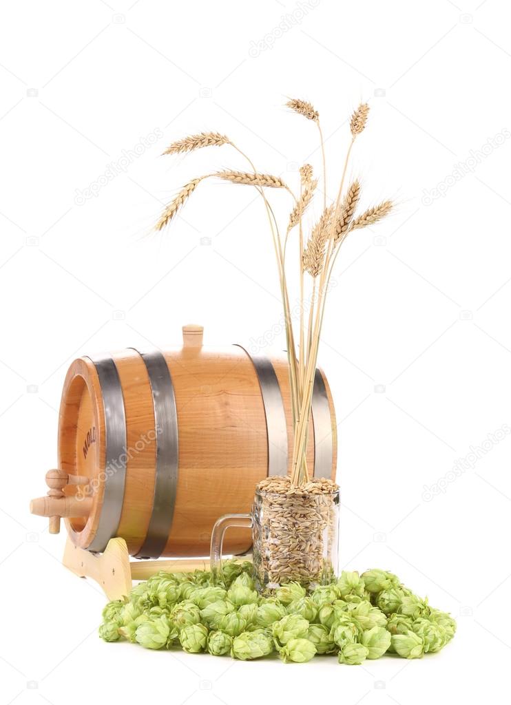 Barrel mug with hop and barley.
