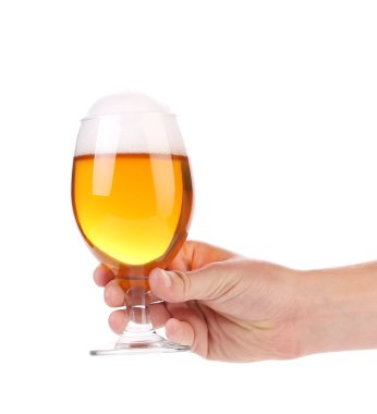 elinde bira cam tam.