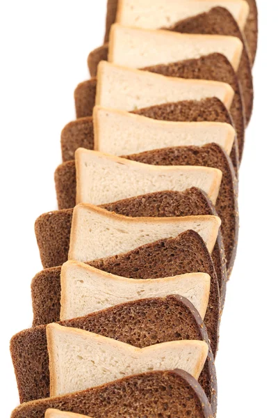 Satır dilimlenmiş ekmek. Beyaz ve siyah. — Stok fotoğraf