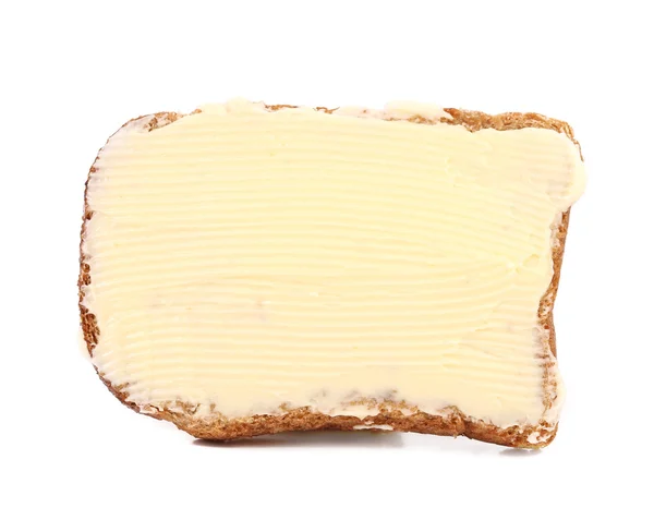Кусок ржаного хлеба с маслом — стоковое фото