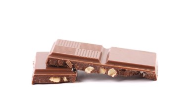 een bord met gestapelde vers gebakken pannekoeken.