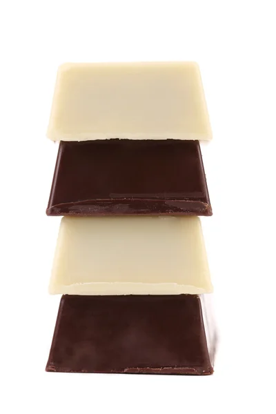 Stapel van zwarte en witte chocolade. — Stockfoto