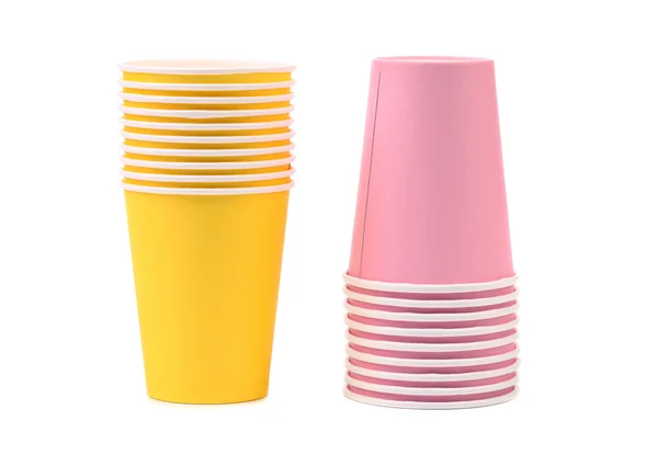 Twee gele en roze stapels papier cups — Stockfoto