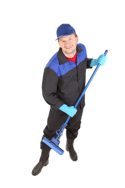 Uomo con scopa di pulizia . — Foto Stock