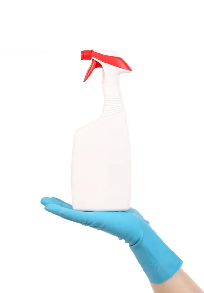 Main dans le gant tenant bouteille de pulvérisation plastique blanc — Photo