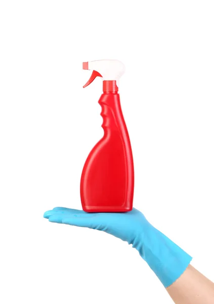 Mão na luva segurando frasco de spray de plástico vermelho — Fotografia de Stock