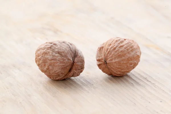 Dos nueces sobre fondo de madera — Foto de Stock