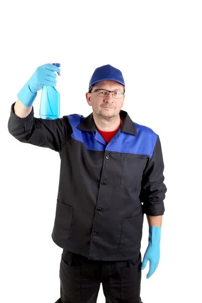 Hombre en ropa de trabajo con una botella de spray — Foto de Stock