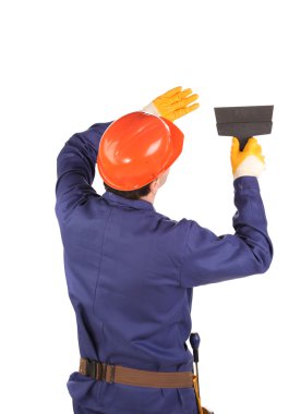 spatula ile çalışan adam.